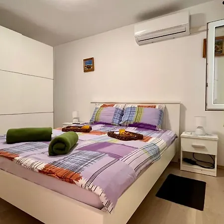 Dominik アパート